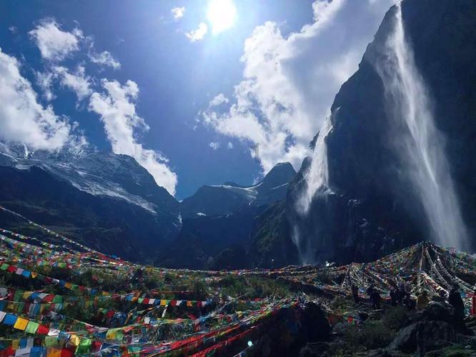 笑脸球的冒险之旅